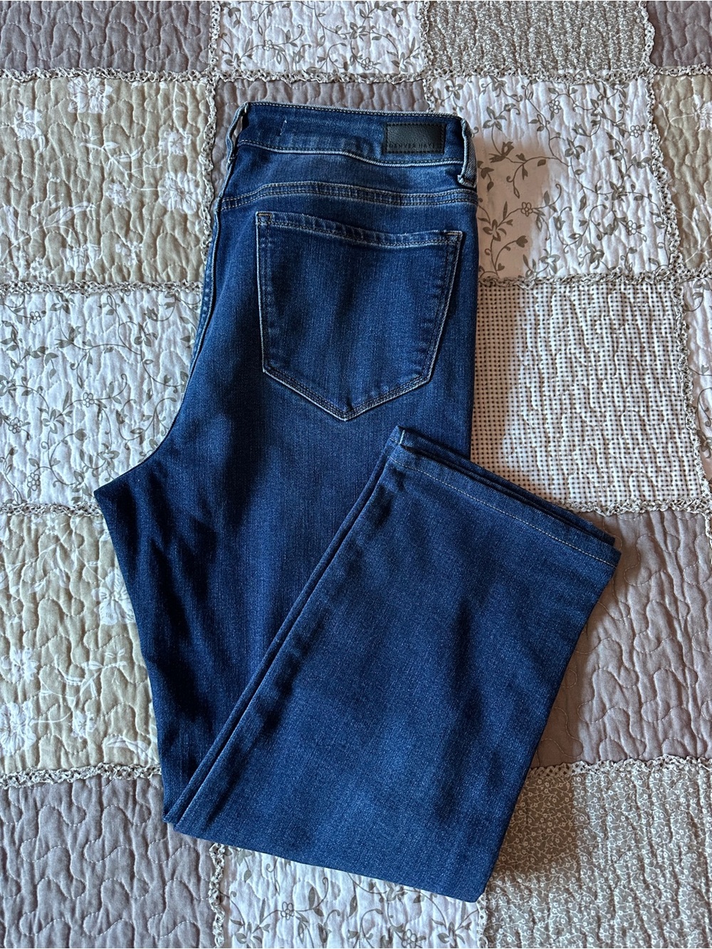 Women’s High Rise Denver Hayes Straight-Leg Jeans Size 12
